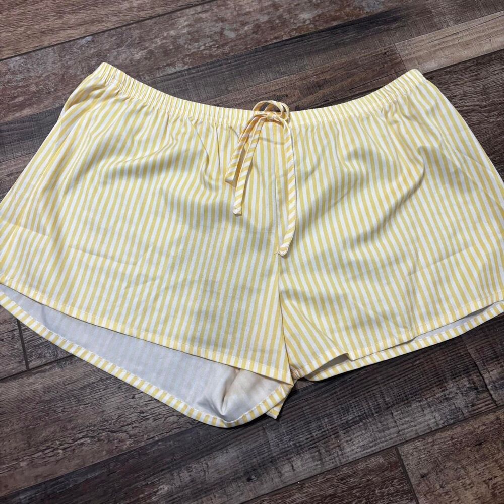 SHEIN Seersucker White Large Pajama Beach Flowy Trendy Women's Yellow Shorts